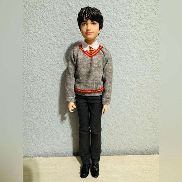 2018 Mattel Harry Potter Articulated 11in Doll Student Uniform NO ACCESSORIES - Picture 4 of 11